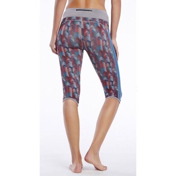 ✨Rio Run Solar Crop Leggings ✨ - Picture 3 of 10